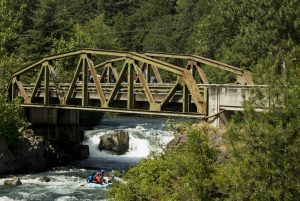 US: Oregon, Columbia River Basin, White Salmon River rapids